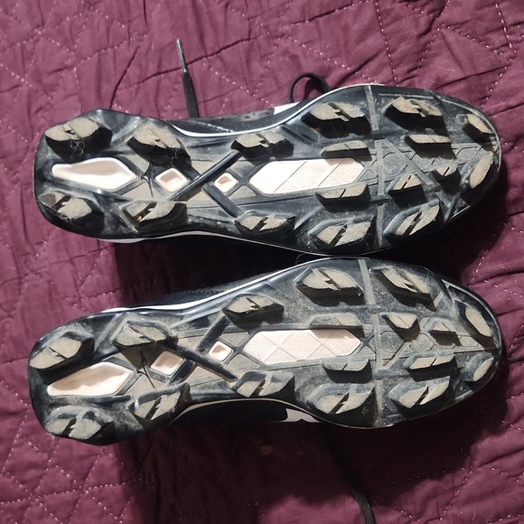 Womens size 10 baseball Cleats - Picture 3 of 4